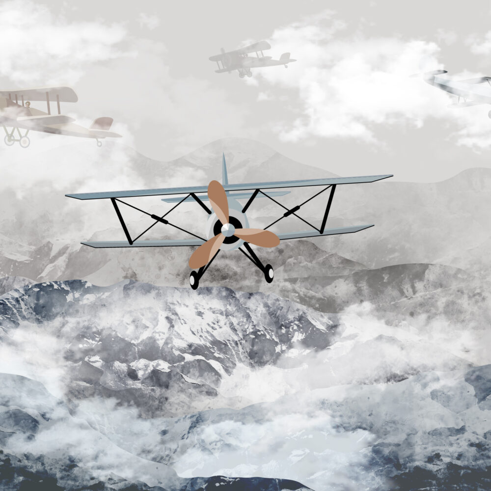 Flugzeuge über den nebligen Bergen